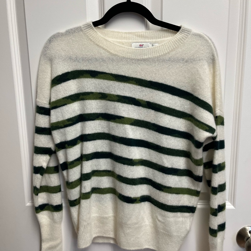 Women’s Vineyard Vines sweater